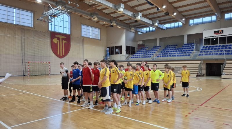 POWIATOWE ZAWODY W PIŁKĘ RĘCZNĄ CHŁOPCÓW